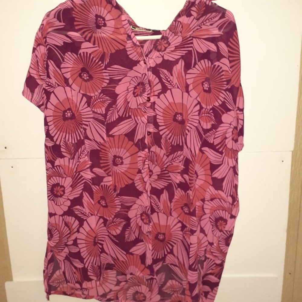Gia Large/20 Short Sleeve Sheer Button Up Blouse